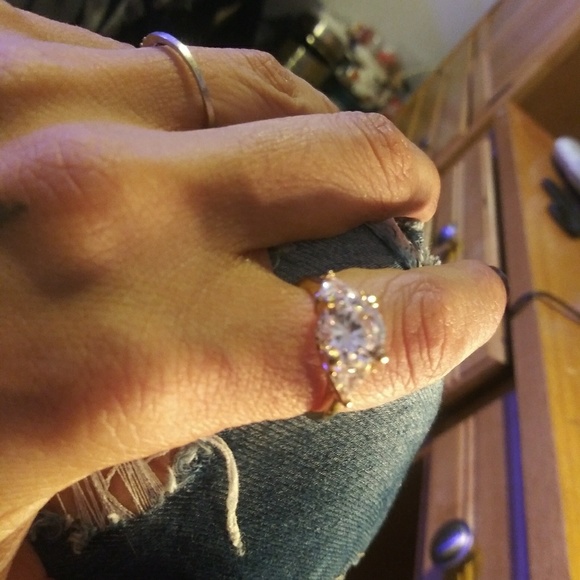 Diamond ring - Picture 2 of 5